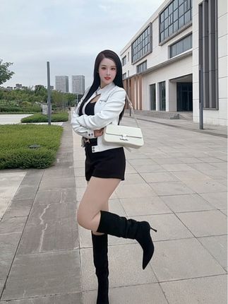 或者新的故事会在秋风中慢慢开始#御姐 #外拍 #大长腿