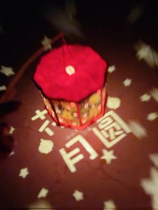 中秋节快到了,好看的投影灯笼可以给孩子安排上,小朋友自己动手就能做,成品好看还有成就感#手工diy #中秋节 #中秋灯笼#抖音商城中秋团圆季
