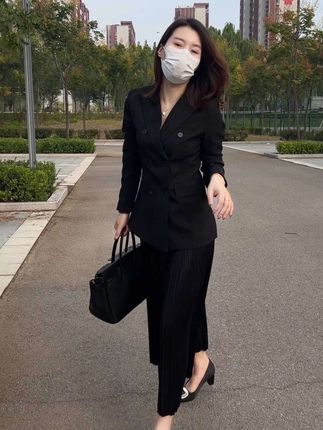 到底要多理智,才能压下所有的不甘和难#穿搭 #优雅气质长裙推荐 #气质套装裙 #显瘦套装两件套 #秋冬新款