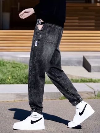 🎈出门总被追要链接!杰克森秋季男士牛仔裤必须冲,松紧腰设计超贴心,弹力面料活动无束缚,束脚剪裁显高显瘦,不管是配运动鞋还是休闲鞋都超搭,日常穿舒适又有范儿,时尚感直接焊在身上!#牛仔裤#男士牛仔裤#束脚裤#男士穿搭 #高显瘦显腿长