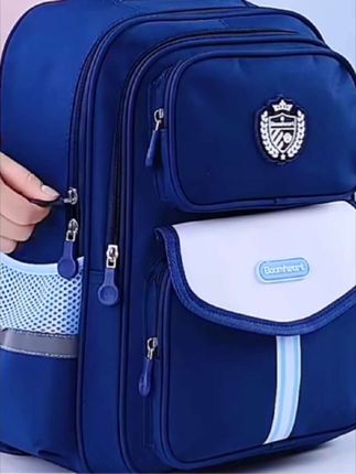 新款书包小学生男童女孩一二三到六儿童轻便1-3-6年级大容量双肩!