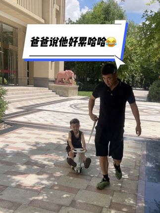宝宝的童年怎么能少的了扭扭车呢,#巧虎 的#扭扭车 静音轮不扰民,底盘稳固防侧翻,有音乐有灯光!晚上骑行好好看呀!#扭扭车 #扭扭车的快乐
