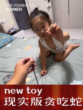 磁力珠是挺好玩😀😀电子版的贪车蛇还没过先玩上现实版的了,不过他为啥叫巴克球#亲子互动 #亲子日常 #磁力珠 #贪吃蛇 #带娃