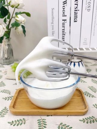 #打蛋器推荐 小身材藏着大讲究:打发蛋清不起筋、从蓬松戚风到细腻奶油,新手也能一次成功,告别手动搅拌的酸胀手,把时间留给烘焙创意。