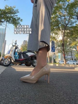 头一次穿高跟鞋能跑能跳的,还得是防水台 真的稳 随便跑马拉松#女鞋推荐 #防水台高跟鞋 #超稳高跟鞋 #裸色高跟鞋 #脚宽脚胖都可以