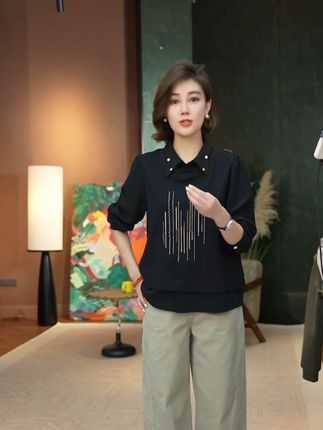 【赫拉】秋冬新款小众轻奢潮流印花长袖卫衣#时尚休闲穿搭 #舒适百搭 #藏肉显瘦穿搭 #百搭上衣 #减龄气质