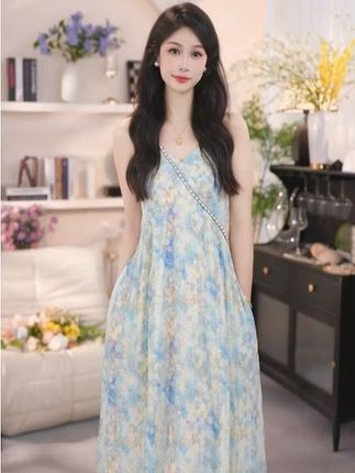 蓝色雏菊夏季法式长裙女显瘦设计收腰碎花吊带连衣裙#气质连衣裙 #超仙连衣裙 #连衣裙 #碎花连衣裙