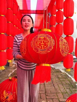 #新婚大喜#喜庆用品#灯笼#结婚必备#备婚好物分享 大红灯笼高高挂,喜气洋洋的氛围感拉满!✨中式婚礼布置太有仪式感了,满满的幸福感~