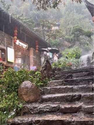可惜你不来婺源 不知道诗里的烟雨江南有多美. #江南 #婺源 #篁岭