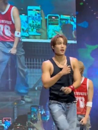 就你叫KAI是吧#exo #KAI#狼的咆哮