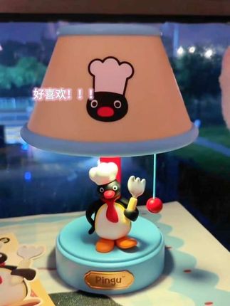 没什么好炫耀得 好朋友送我的pingu台灯而已 嘻嘻 #pingu #小夜灯 #台灯 #少女心好物 #礼物