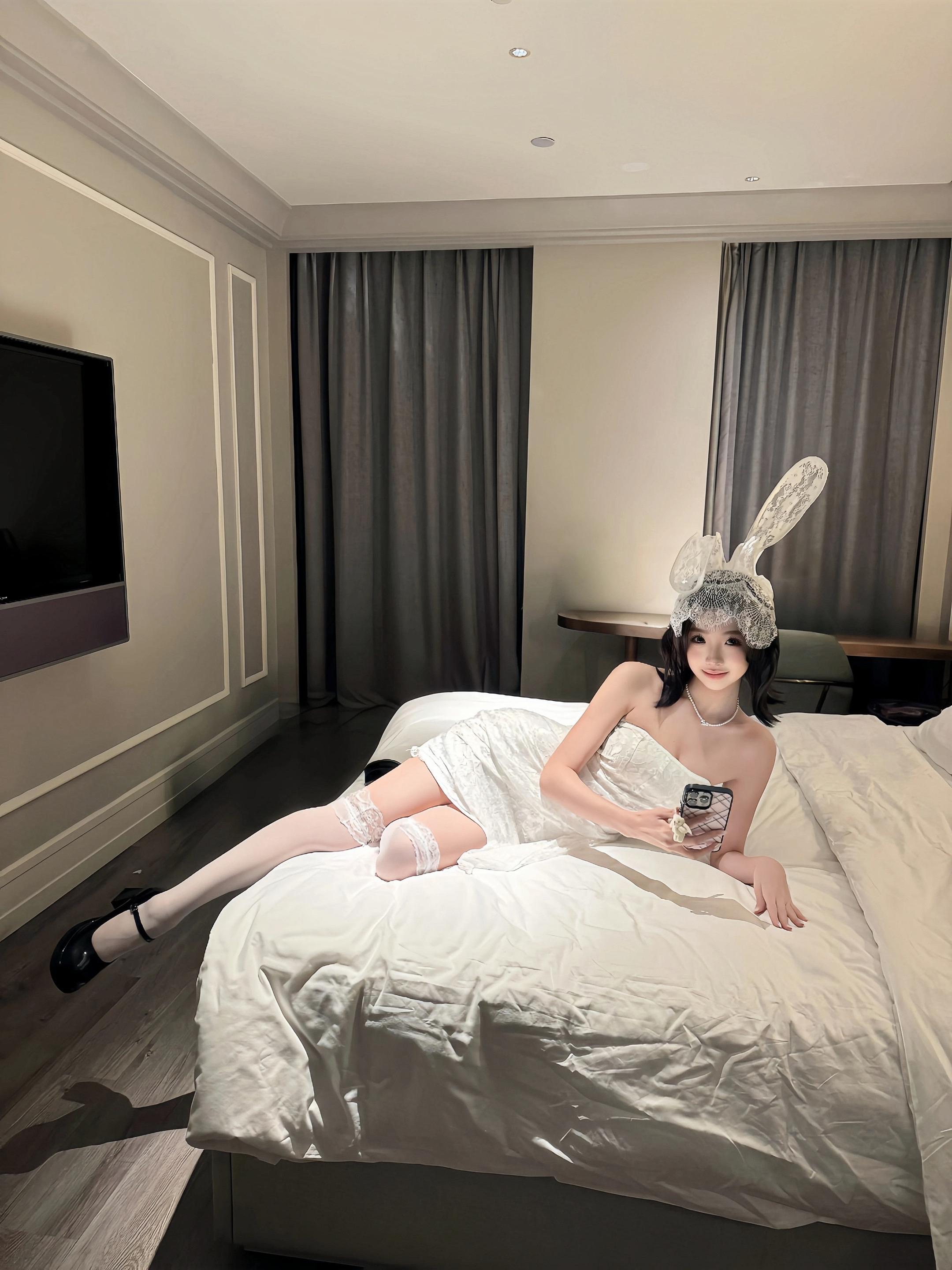 感情有什么好讲的 茶百道知道吗 买杯青提茉莉给我#拍照姿势 #白色系