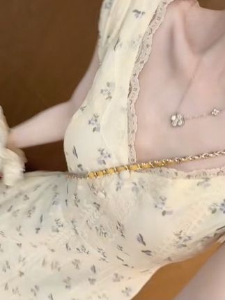 #高级感穿搭 #碎花连衣裙 #显高显瘦 #温柔风穿搭 #法式连衣裙