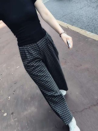 我很普通,但不影响我臭美位,眼里有光心中有爱,永远不要和别人比生活,追求不同活法不同,开心就笑累了就休息,生活图的就是这么简单.#穿搭#显瘦穿搭#格子控#显高显瘦显腿长#早秋韩系氛围感穿搭