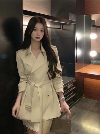 #上热门话题🔥🔥🔥 英伦风翻领双排扣收腰系带2025秋季新款小个子风衣女气质短款外套#气质穿搭 #英伦风穿搭 #短款外套 #新款上新