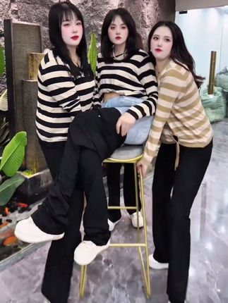 #不怕你胖就怕你不时尚 #百搭裤子 #高腰微喇小黑裤 #遮肉显瘦显腿长 #显瘦穿搭