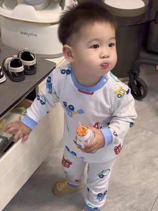 1岁半小孩哥入秋的第一套秋衣已经安排上啦!纯棉的贴身穿舒服又透气#宝宝睡衣 #人类幼崽穿搭 #宝宝秋衣秋裤套装 #入秋必备好物 #高品质童装