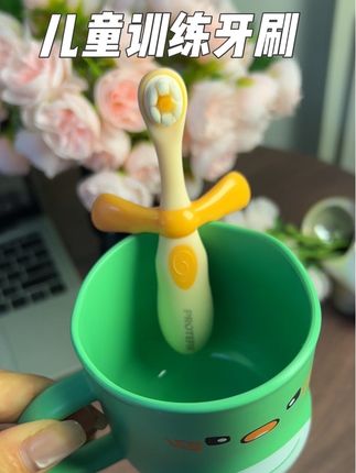 宝宝1岁后的牙刷一定要选这种双重软毛设计的,外圈护龈内圈清洁,双重满足宝宝的刷牙需求!#恐龙医生儿童训练牙刷#宝宝刷牙 #宝宝牙刷#儿童训练牙刷 #软毛牙刷
