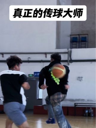 我认为野球场大爷才是真正的传球大师#kzdall葡萄网球卫衣 #kzdall衬衫打印牛仔裤 #篮球 #真实还原