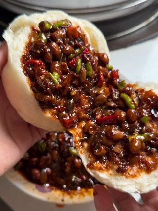 馒头夹酱豆子,你有多久没吃过了#香辣下饭菜 #酱豆#西瓜酱豆