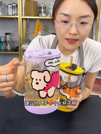 大容量玻璃吸管杯拿在手里,真的惊呆了,这个价格到手玻璃杯还送吸管1000毫升的大容量可以满足用水的需求 #吸管杯 #玻璃杯 #杯子 #杯子控 #大容量