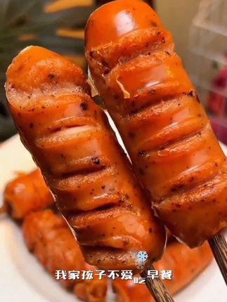 爱吃肠的一定要试【食者道】火山石烤肠!黑胡椒味够劲,肉香超浓不塞牙,还有糯米款自带清甜口感,煎、烤、空气炸都好吃,随手夹面包就是地道热狗,不管当加餐还是主菜都合适,囤一次能吃好久! #食者道地道肉肠 #黑胡椒肠yyds #空气炸锅美食清单 #糯米香肠必囤 #热狗肠天花板
