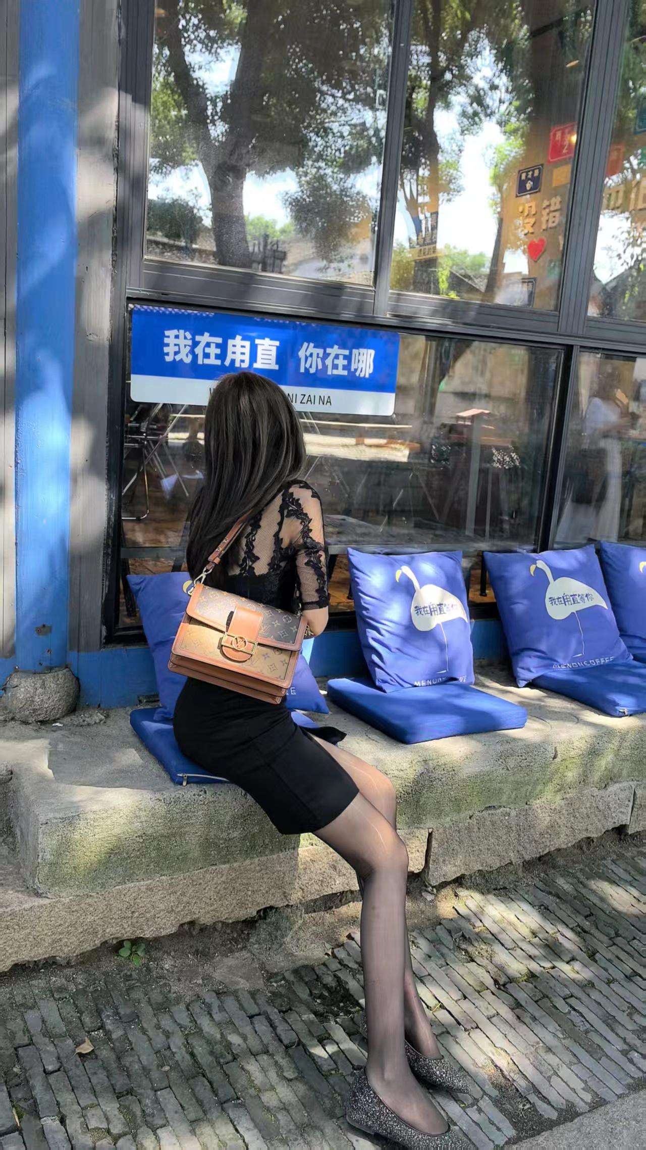 他有钱,花到你身上才是你的,他能说会道,懂得关心你才是你的,你要明白,他的好都是他的,对你好才是你的