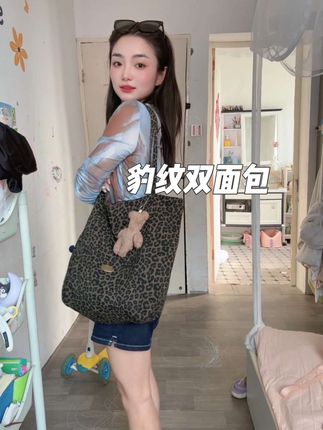 千万别买贵了!!!就这个二十多块钱的,质量真的很不错#百搭包包 #豹纹包 #帆布包#学生党平价安利 #无限回购的宝藏单品