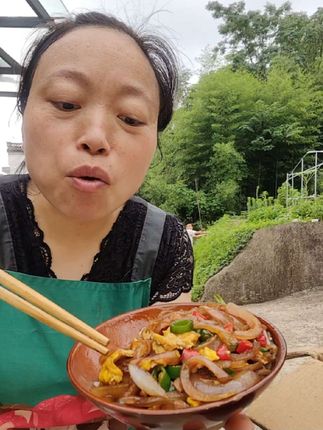 #当季新鲜洋葱#洋葱炒鸡蛋@贵嫂的快乐生活
