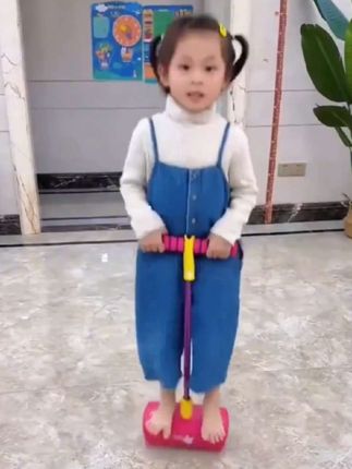 如果孩子个子偏矮,又不爱运动,可以试试这款跳跳杆,好玩有趣,每天跳一跳,运动起来#感统训练 #儿童玩具#早教玩具