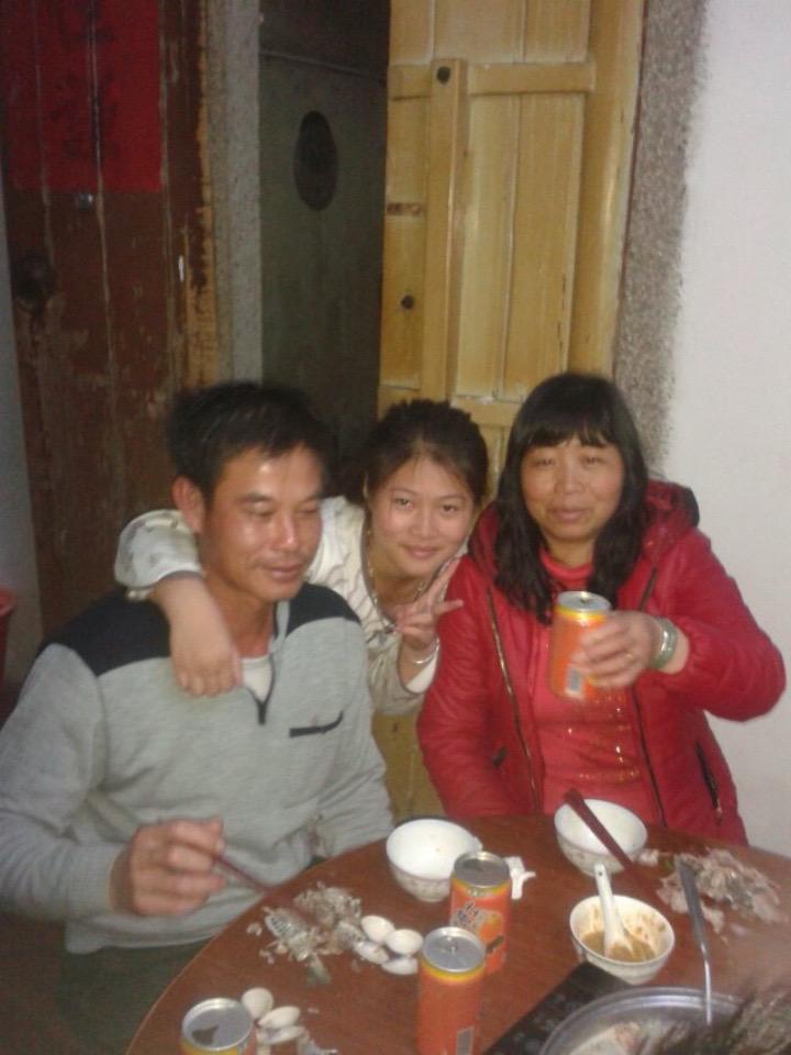 后来我们拼命赚钱不为别的只为报答曾经抬不起头的日 子,把我养的人养大,养我的人养老,此生也就无求了吧 努力不仅是为自己,更是为了父母老有所依,在花钱时不再斤斤计较,孩子不必重复自己的困境#幸福一家人