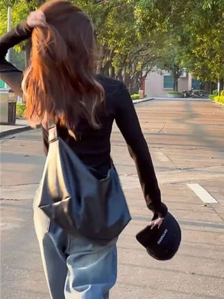 时尚百搭款女包,2025新款ins大容量单肩包,女式软皮休闲通勤斜挎包