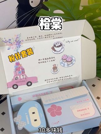 总结:整体一套,这么用下来不脏手,不会蹭的粉底液哪哪都是。 刷子:上妆很轻薄很均匀,不智商税 粉扑,上妆很快,两个绑带,上细节就有着力点很不错(这一点最喜欢) 整体性价比还可以,颜值很高,很棒 #橙棠 #橙棠粉扑 #化妆刷 #粉扑