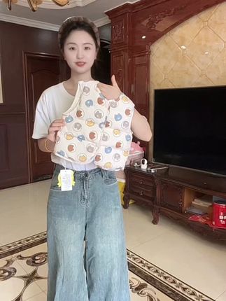 巨高品质的羽绒马甲,白鸭绒填充蓬松度特别好,宝贝穿上轻盈不压身还特别保暖,男女宝的颜色都有,妈妈们快安排#羽绒马甲 #儿童羽绒马甲 #马甲 #高品质童装 #婴幼儿服饰