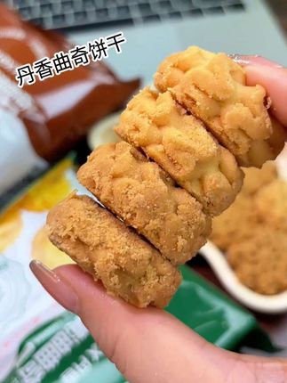 酥酥的口感,一口下去嘴里都是鲜香,老人孩子都可以吃