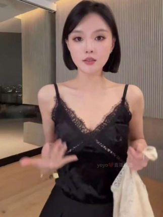 新品 FORNI 夜玫瑰 法式微醺感睫毛蕾丝亲肤棉吊带##优雅气质 #女神穿搭 #穿出高级感 #吊带 #内搭吊带背心推荐