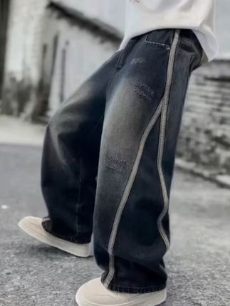 给孩子买了这条牛仔裤后,再也不用担心它不愿意穿裤子了!就是这条专为中大童设计的新款牛仔裤,不仅版型时尚潮流,面料也是柔软舒适,孩子穿上就不想脱下来,快给你家宝贝安排上吧!#牛仔裤 #童装新款 #春秋穿搭 #童装新款 #帅气穿搭