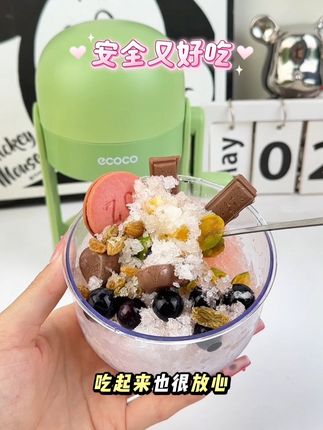 自己动手做绵绵冰 真的很快乐,今年升级了双色的两种口味,双倍快乐,我儿子可喜欢了#刨冰机 #绵绵冰 #刨冰制作