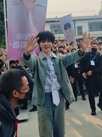 捡到了郝熠然的高清路透,感谢同担们
#郝熠然