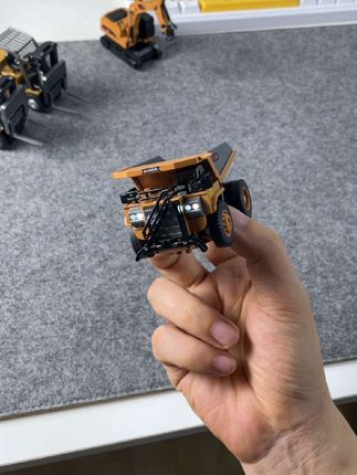 这又方又憨的模样 哪个男生顶得住啊!#遥控车 #遥控工程车 #男生减速带 #男生礼物