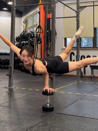 自律的顶端就是享受孤独
#核心力量 #瑜伽 #迎迎ashley