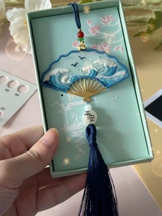 总有人会让你知道,礼物不是过节才能收,蛋糕不是生日才能吃,没拿过针线🪡的手,也能为你绣#千决#手工diy#惊喜#仪式感不能少