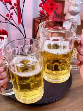 9.9元到手4个大容量的杯子🍺,加厚无铅玻璃不管是喝啤酒喝茶还是咖啡饮料都是不错的,高端大气上档次#好物推荐🔥 #玻璃杯 #好物分享 #美观实用 #酒杯