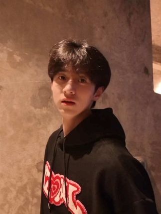 生活将我反复击打 #KZDALL爱心拼图卫衣 #随拍 #射手座 #少年感