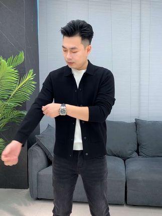 弹力针织开衫,休闲百搭,谁穿谁好看#品质男装 #针织开衫 #休闲穿搭