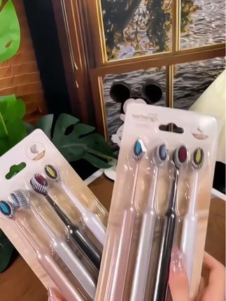 哇塞!我真服了,我居然现在才知道这种山型牙刷,还是橄榄头软毛护龈牙刷,刷牙非常舒服#牙刷 #护龈牙刷 #好物推荐🔥 @DOU+小助手