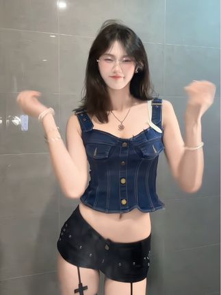 眼镜+1 #依赖摇 #周悦摇 #慢摇 #御姐 #抖音潮流舞蹈地图