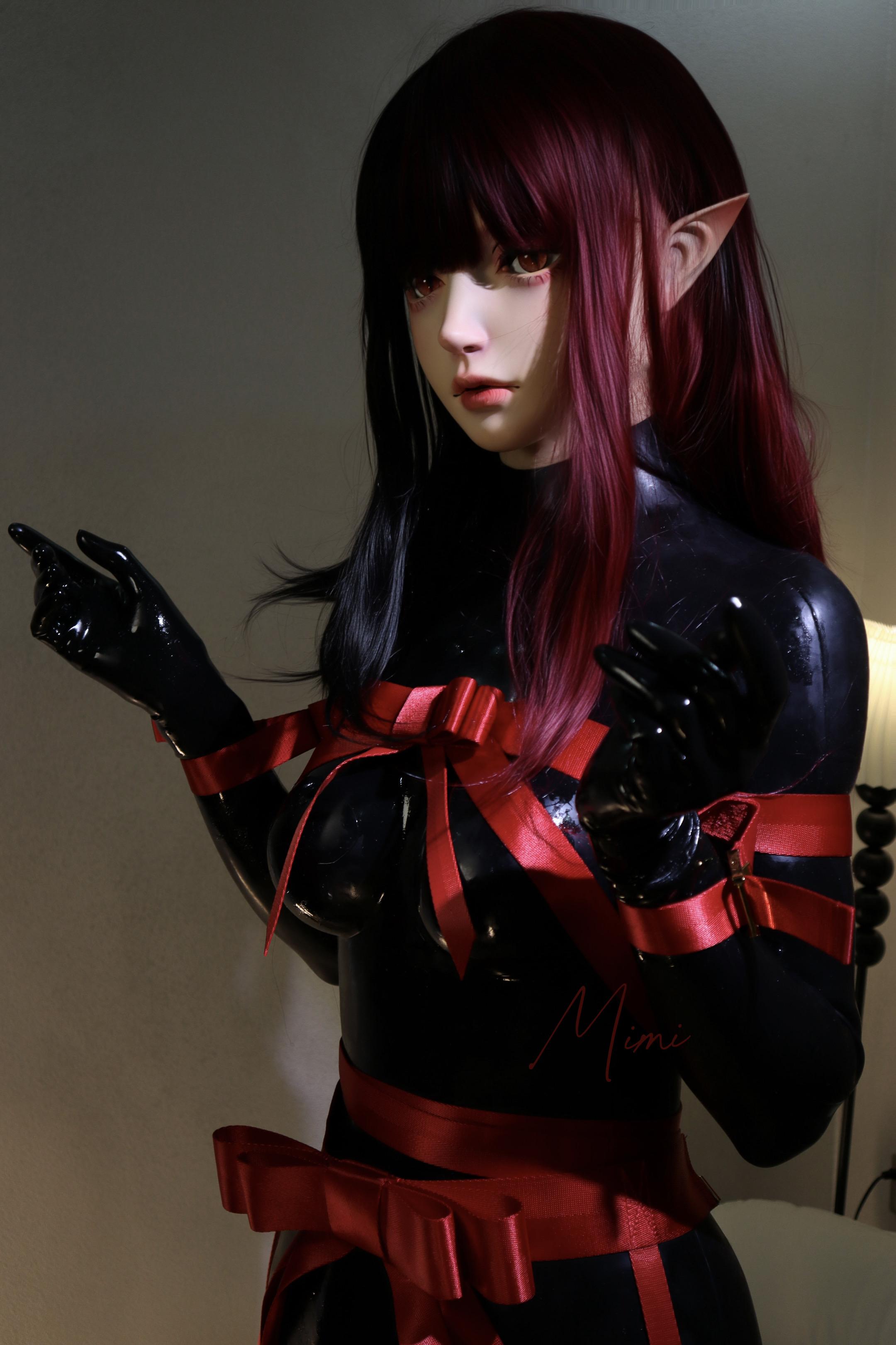 Gift.硅胶连体初尝试,过些天有开箱和体验感想发哦#latex #latexgirl #kigurumi #等身手办 #模型 出镜已成年无任何不良引导 硅胶连体来自【媛野】 配饰来自@UPKO