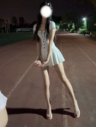 僵硬的跳一下#女大学生 #大长腿 #舞蹈 #柠檬叉 #angel