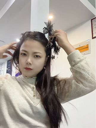 很喜欢这个发夹@##我的发型我做主 #头饰搭配 #头饰发饰 #发饰发夹